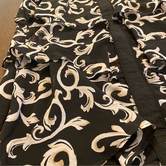 White House Black Market Black Tan Ruffled Tank Top Size Medium - Picture 5 of 9